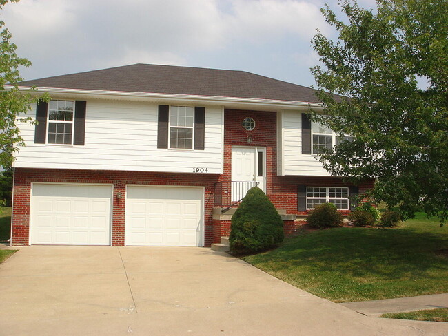 Primary Photo - 1904 Mayberry Dr