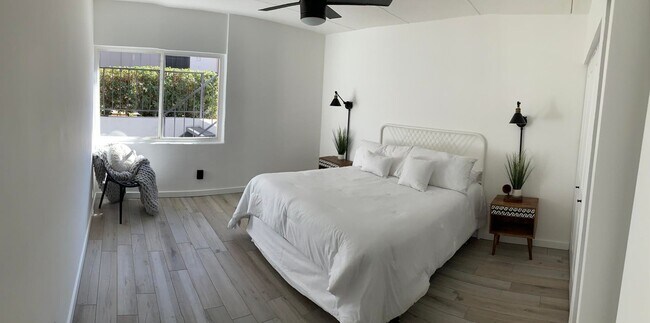 Building Photo - Option with 1 Month Free rent! 1 Bedroom with UTILITIES included!