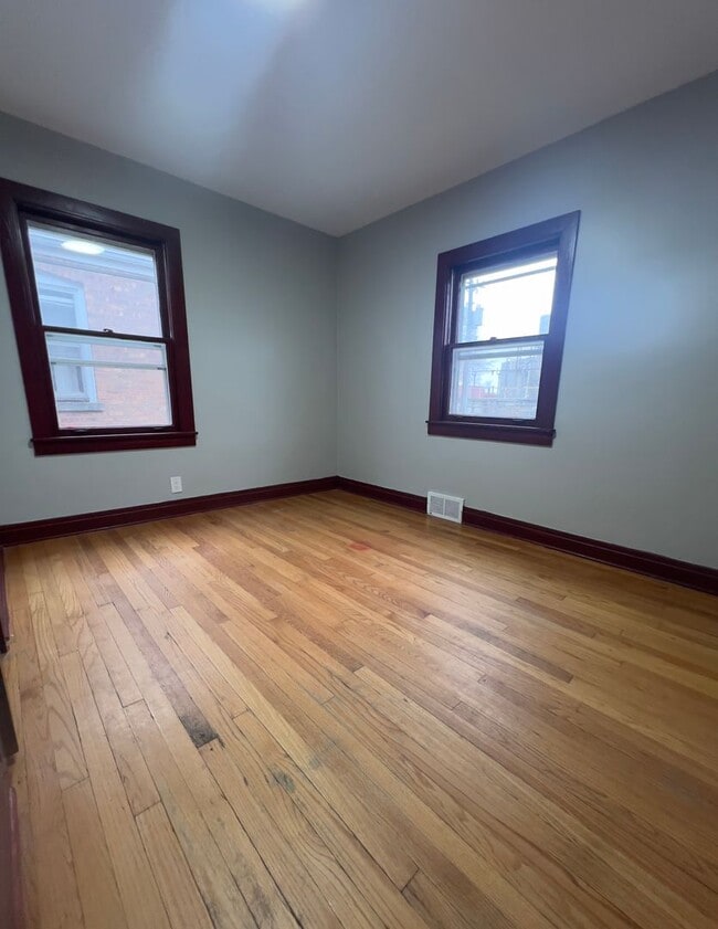 Building Photo - 2 Bedroom House Available NOW in Burnham IL for $1750.00.