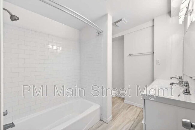 Building Photo - 413 E Miller St