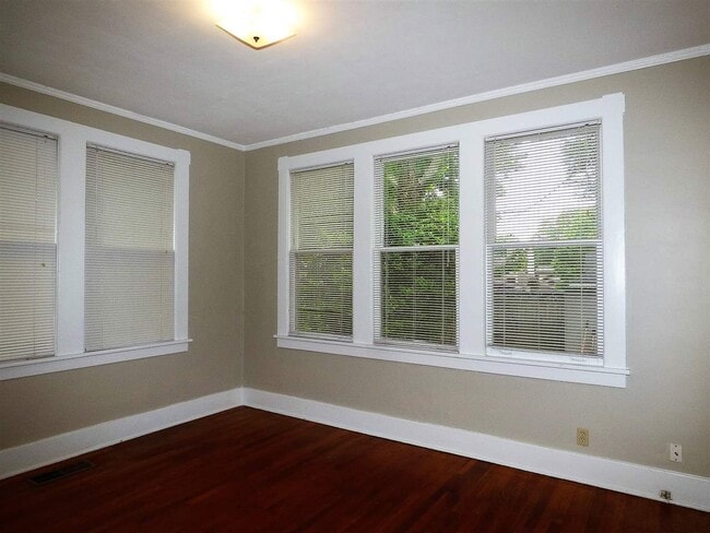 Building Photo - 447 Dickinson St