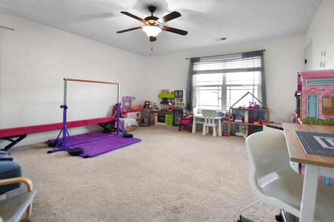 Building Photo - Pet Friendly Three Bedroom with Bonus!