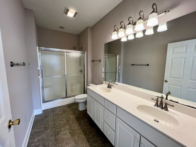 Building Photo - 2 Bedroom Townhouse in Campbell County