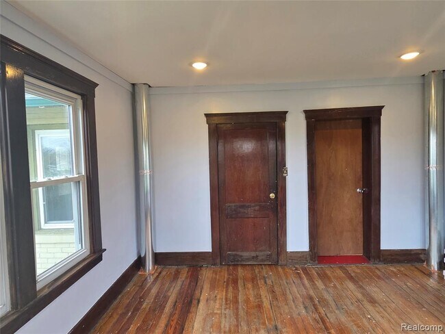 Building Photo - 3254 Hogarth St
