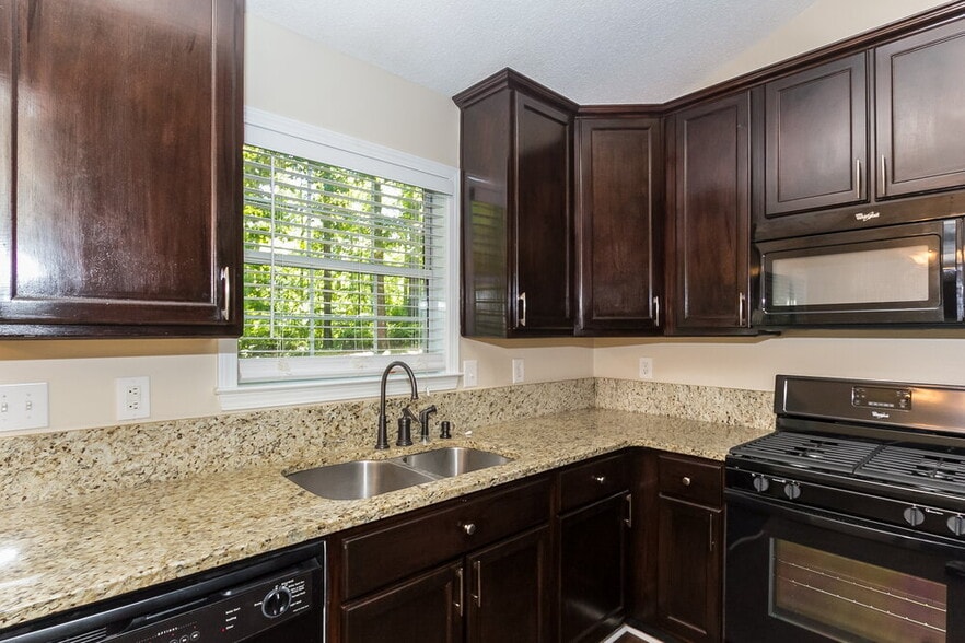 Building Photo - 153 Country Mill Ln