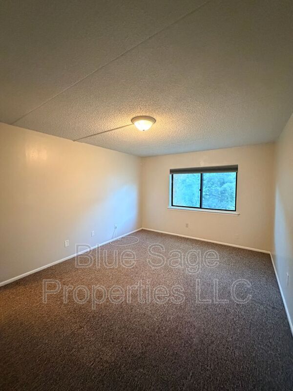 Building Photo - 768 Putnam Blvd