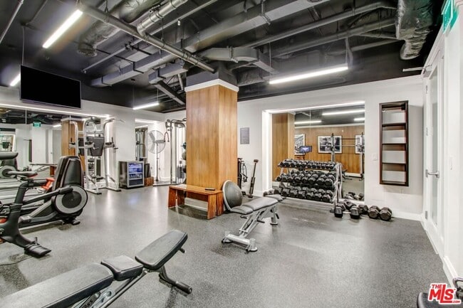 Building Photo - 10700 Wilshire Blvd