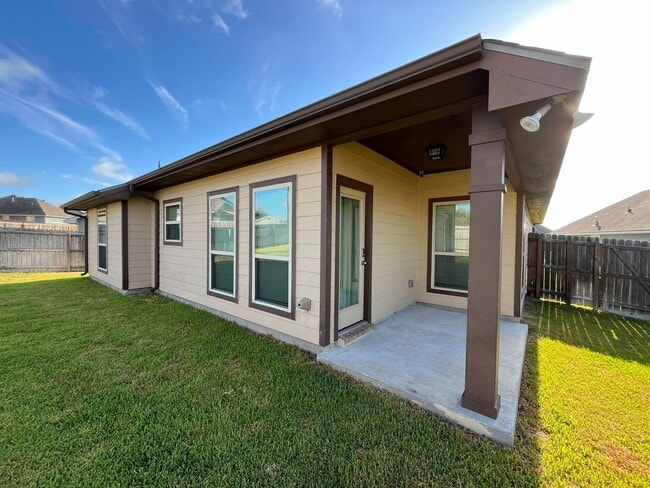 Building Photo - Beautiful 3 bed/2 bath home in great location