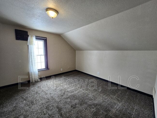 Building Photo - 304 N Nesbit Rd