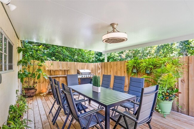 Building Photo - 212 SW 1st Ave