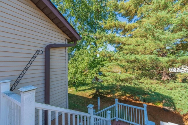 Building Photo - 657 E Heather Dr