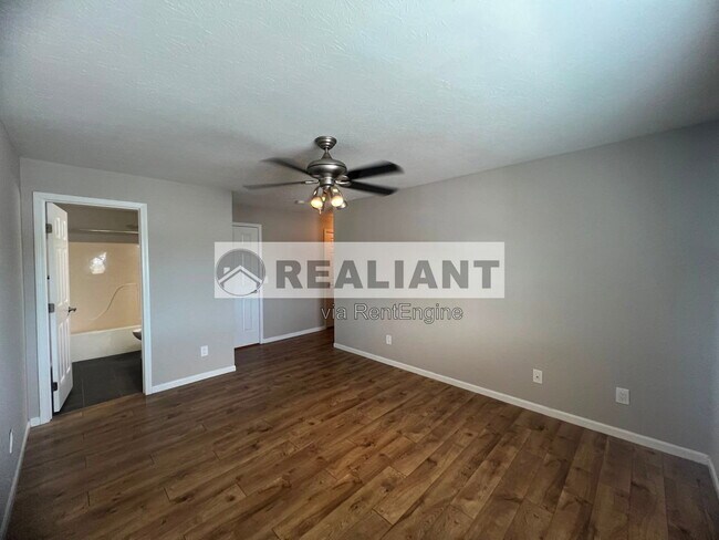 Building Photo - 159 Green River Dr