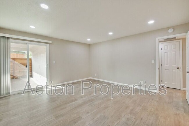 Building Photo - 560 Firloch Ave