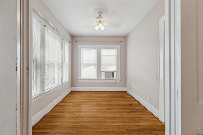 Building Photo - 808 Sul Ross St