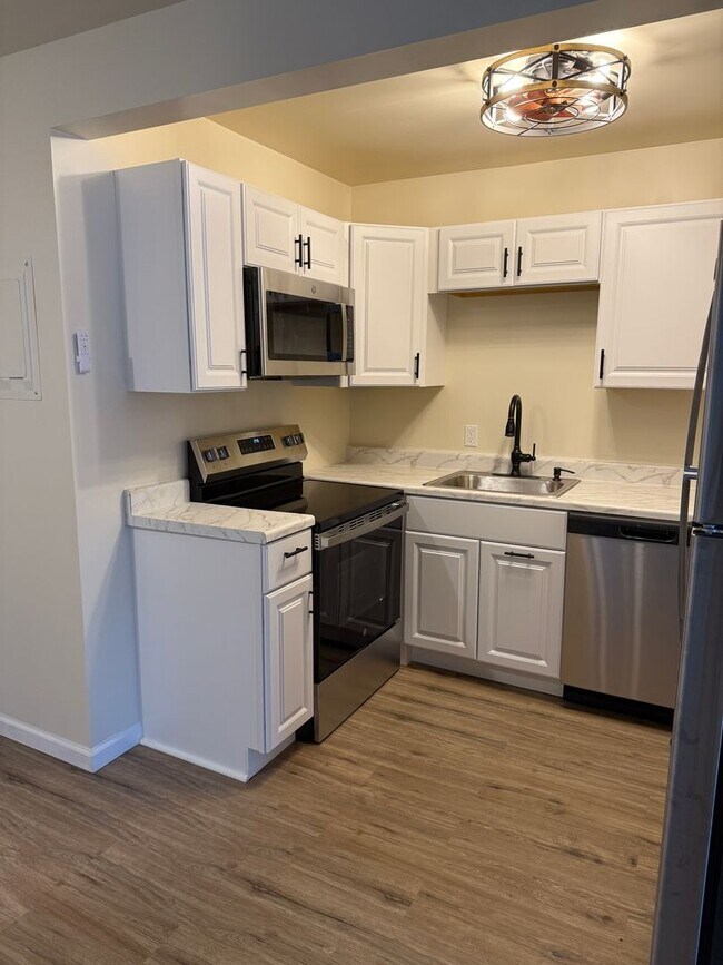 Building Photo - Newly Renovated 2BR in Downtown Myersville!