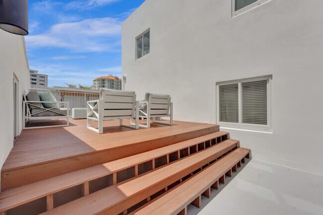 Building Photo - 3020 Seville St