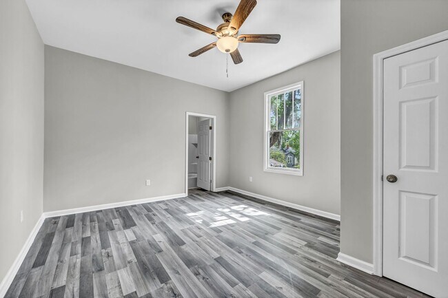 Building Photo - Updated Home in the Heart of Savannah