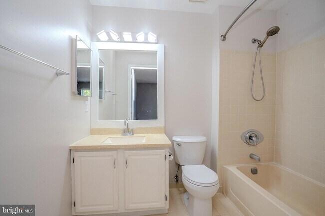 Building Photo - 8304 Tamarron Dr