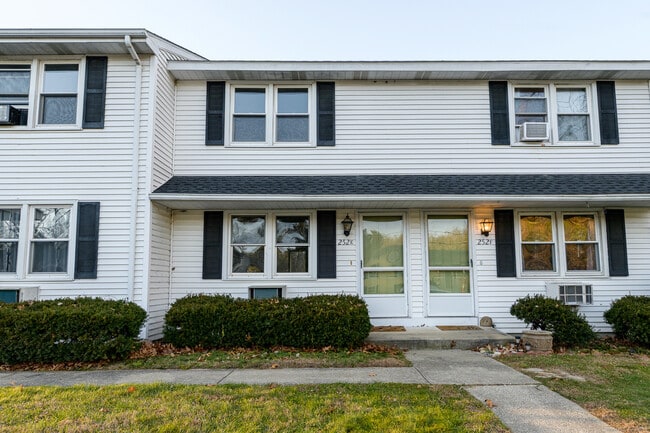 Building Photo - 252 Harrisville Rd