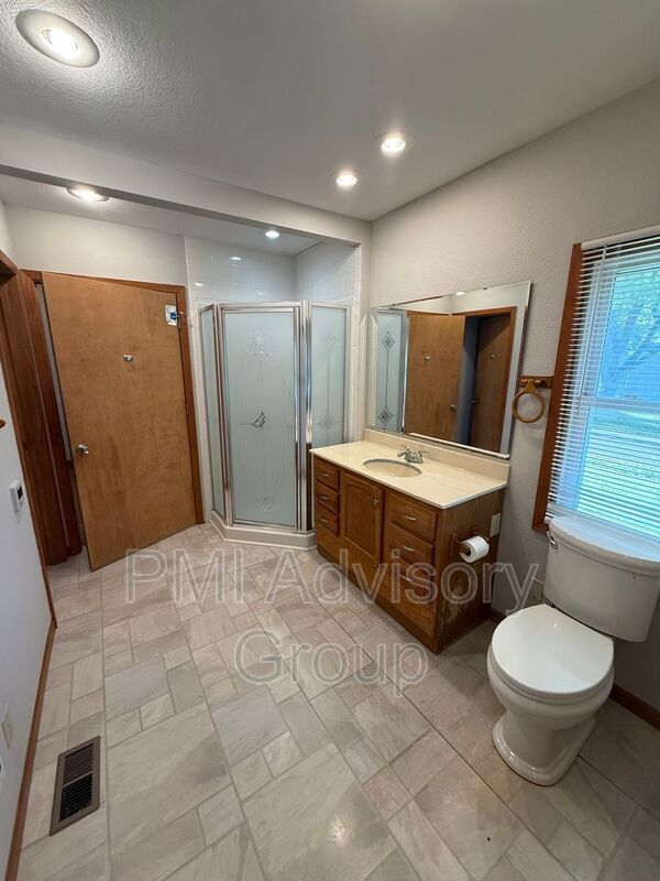 Building Photo - 2347 SE Pennsylvania Ave