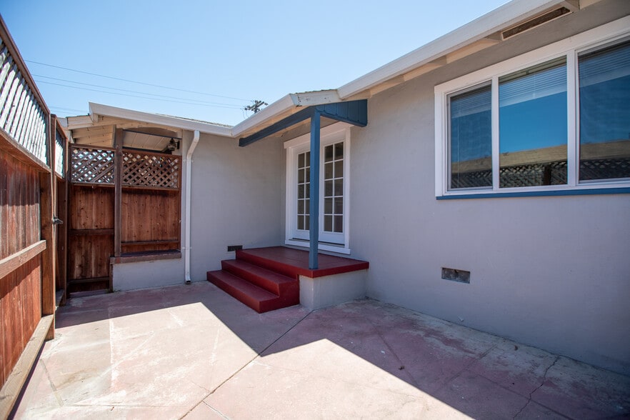 Building Photo - 2103 S Delaware St