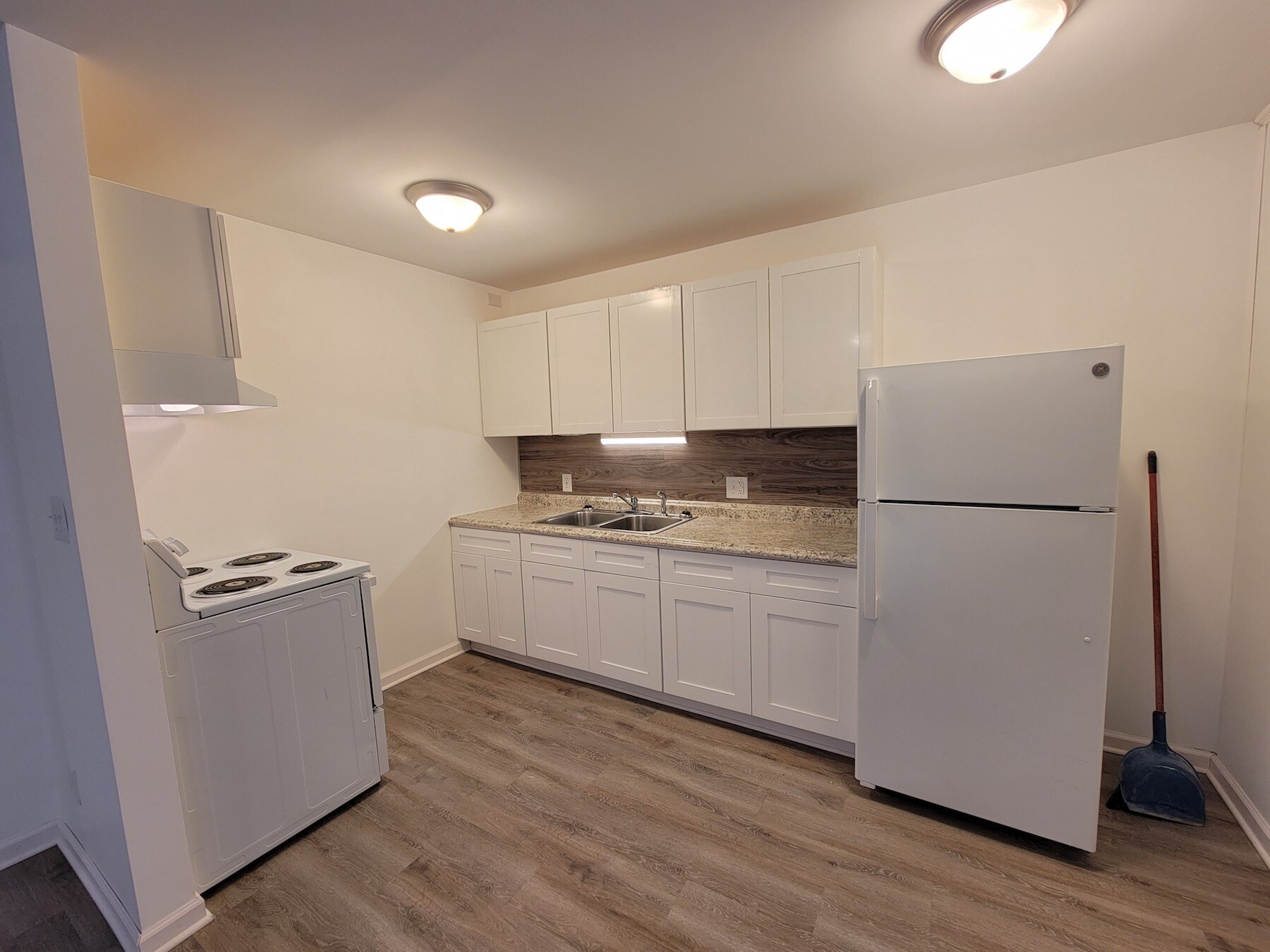 Building Photo - 3300 Starlight Dr