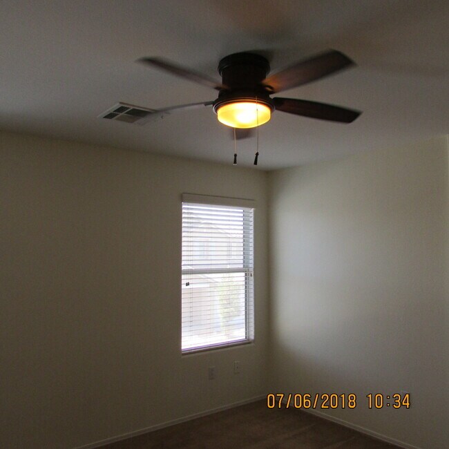 Building Photo - Adorable 2 Story Home!