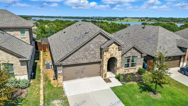 Building Photo - 3000 Llano Rd