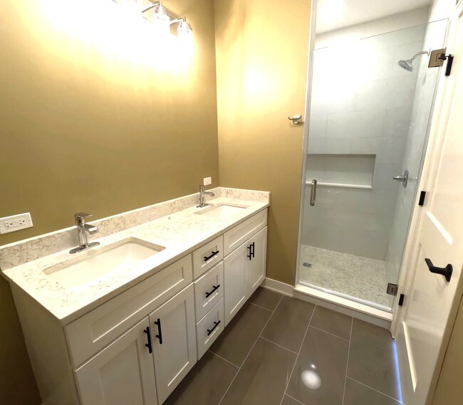 Building Photo - 2008 W 21st St