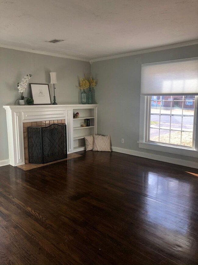 Building Photo - Located Oliver Eakle/AC !!! Cute 2/1/1 wit...