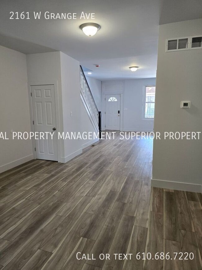 Building Photo - 2161 W Grange Ave