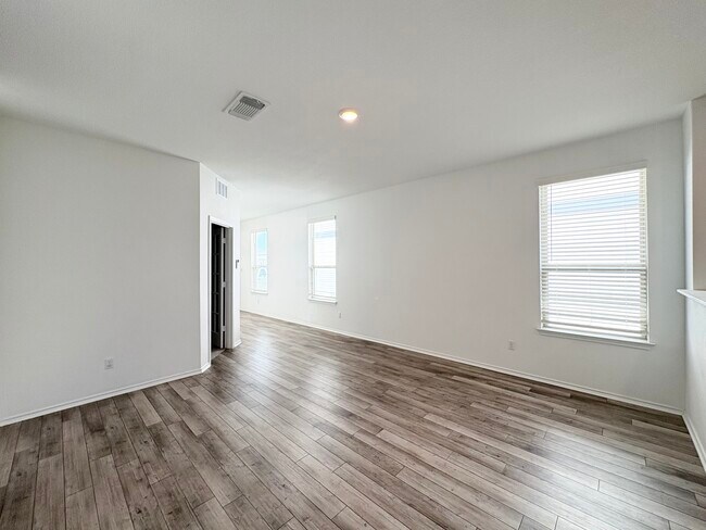 Building Photo - 217 English Oak St