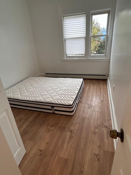 Building Photo - 11110 14th Ave