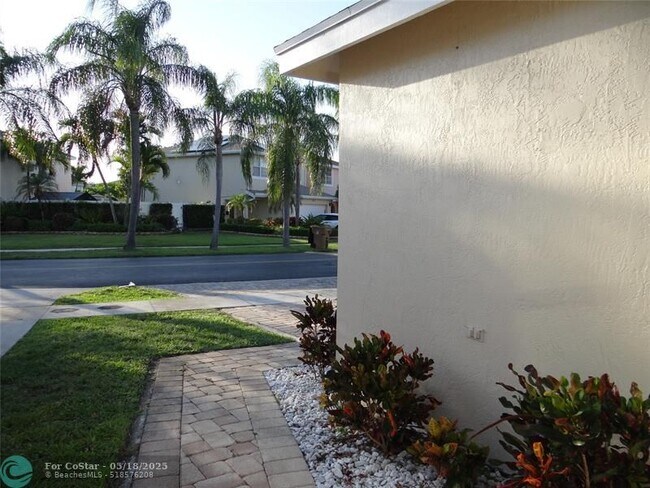 Building Photo - 4036 Eastridge Cir