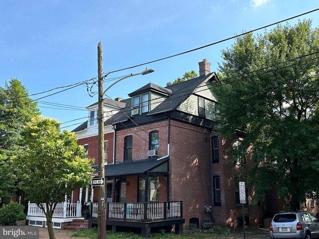 Building Photo - 302 S Darlington St