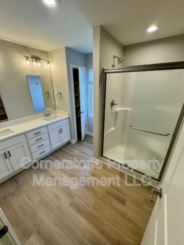Building Photo - 8377 Valley Spring Dr