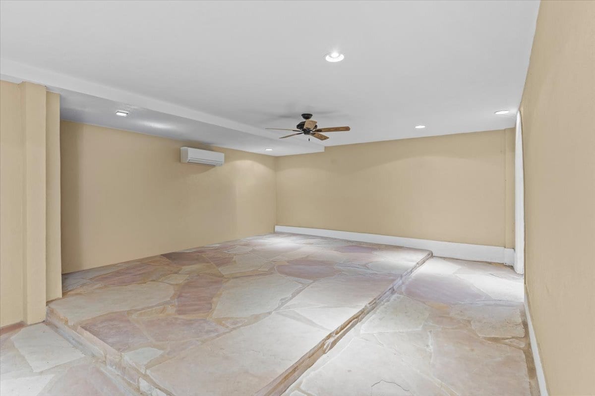 Building Photo - 200 Asphodel Dr