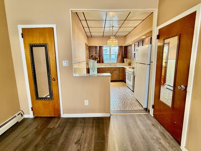 Building Photo - Recently UPDATED 3 BD/1 BA HOUSE in great East Passyunk/LOMO location w/ new Engineered Wood Floo...