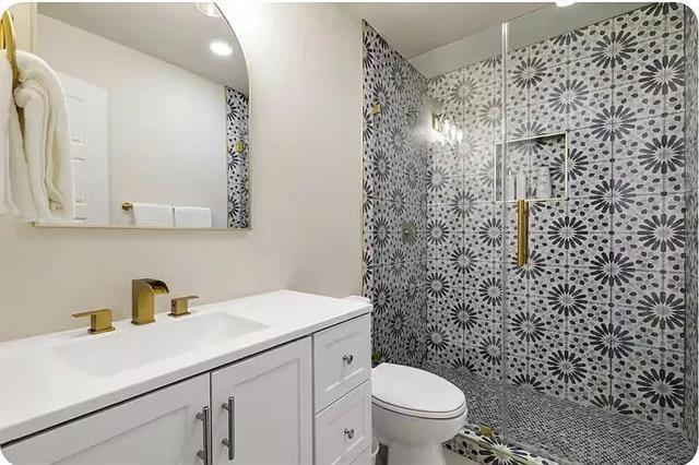 Building Photo - 9690 Fallbrook Dr