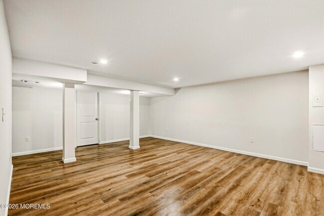 Building Photo - 812 Oak St