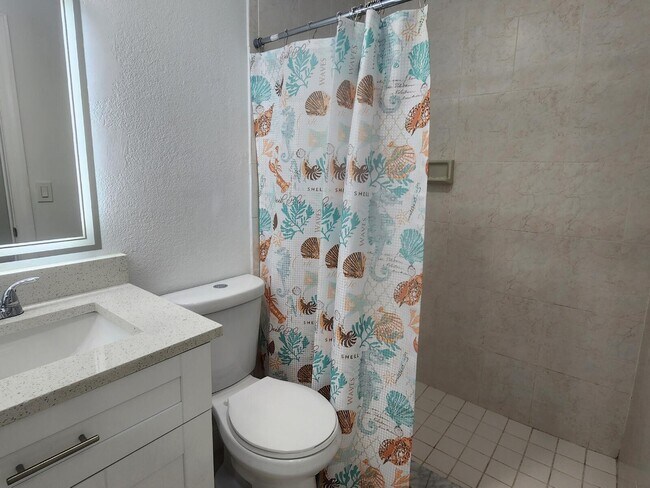 Building Photo - 6013 10th Ave N