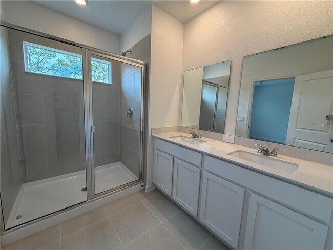 Building Photo - 2799 Skyline Lp