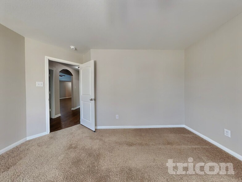 Building Photo - 2402 Regatta Ln