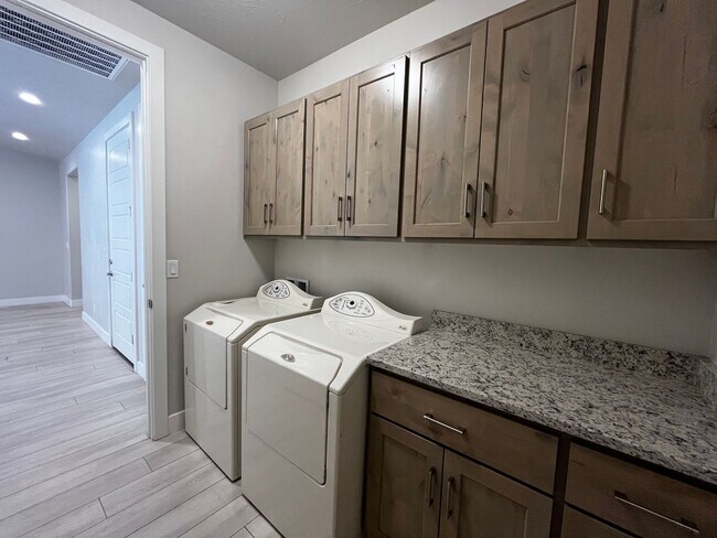Building Photo - ADORABLE HOME IN BRIO FOR RENT!