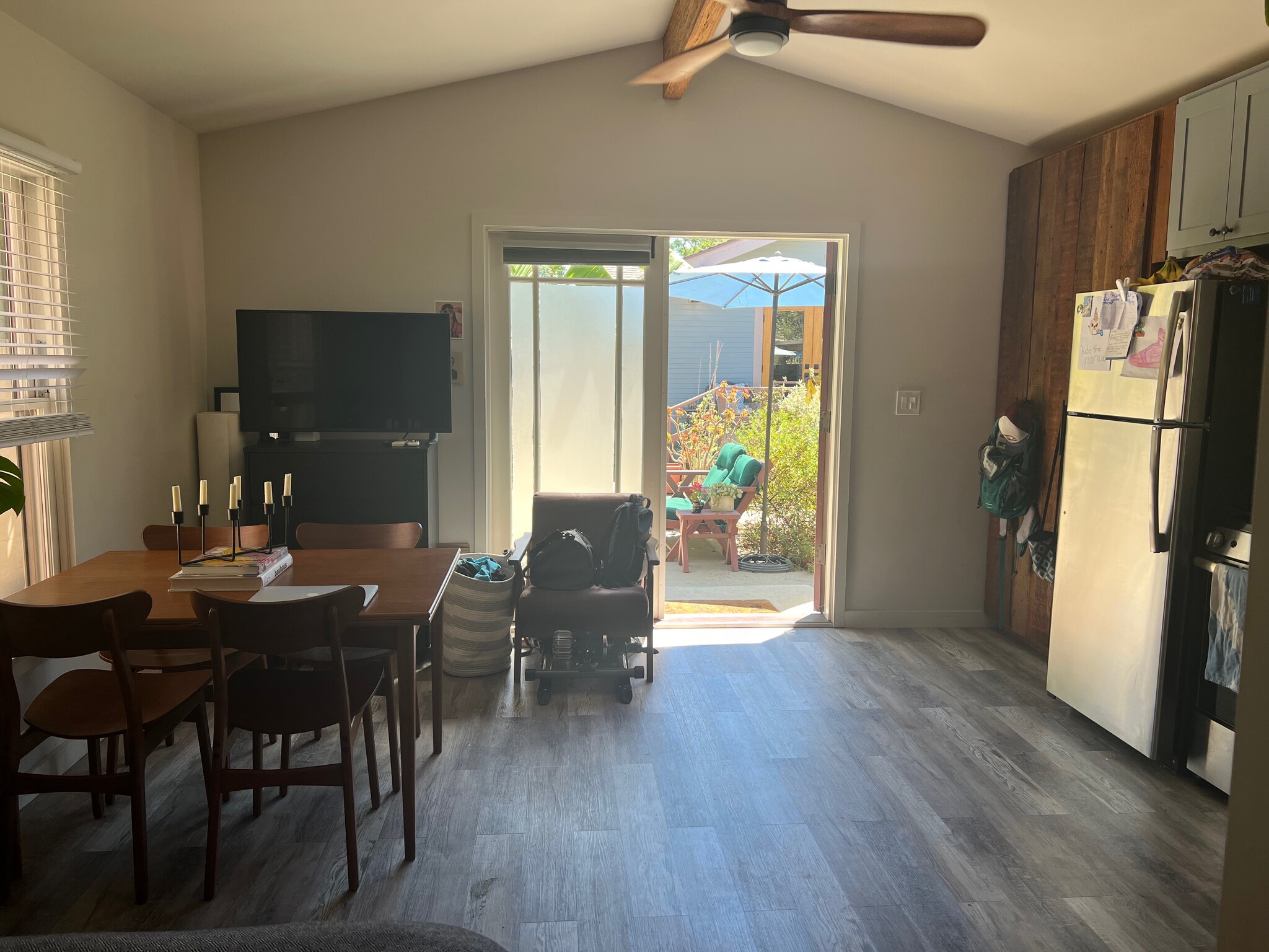 Building Photo - 1417 E 8th St