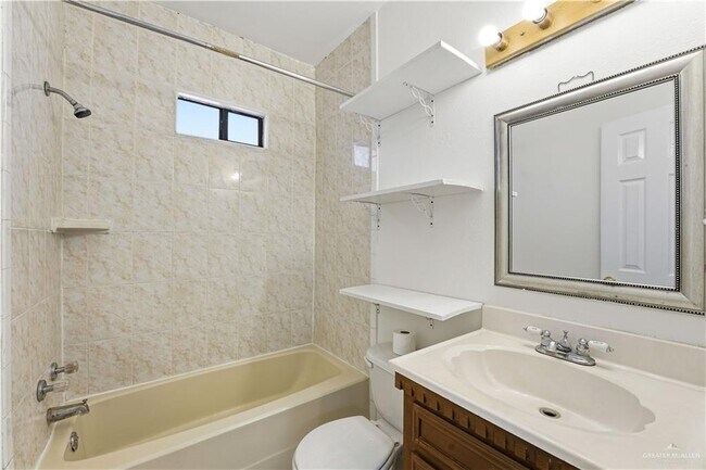 Building Photo - 11 West Dr