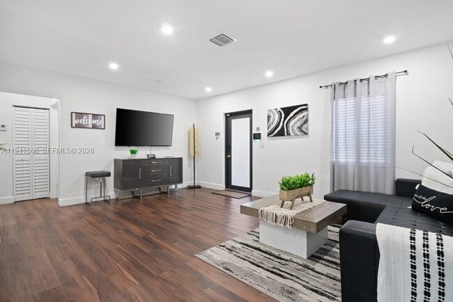 Building Photo - 445 SW 62nd Ct