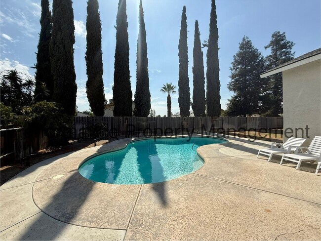 Building Photo - Beautiful 3 Bed/2 Bath NW Bakersfield Home w/ RBP/Pest Control, Pool & Solar