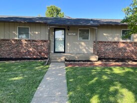 Building Photo - 617 Arnold Dr
