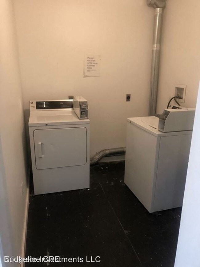 Building Photo - 1611 W Montgomery Ave